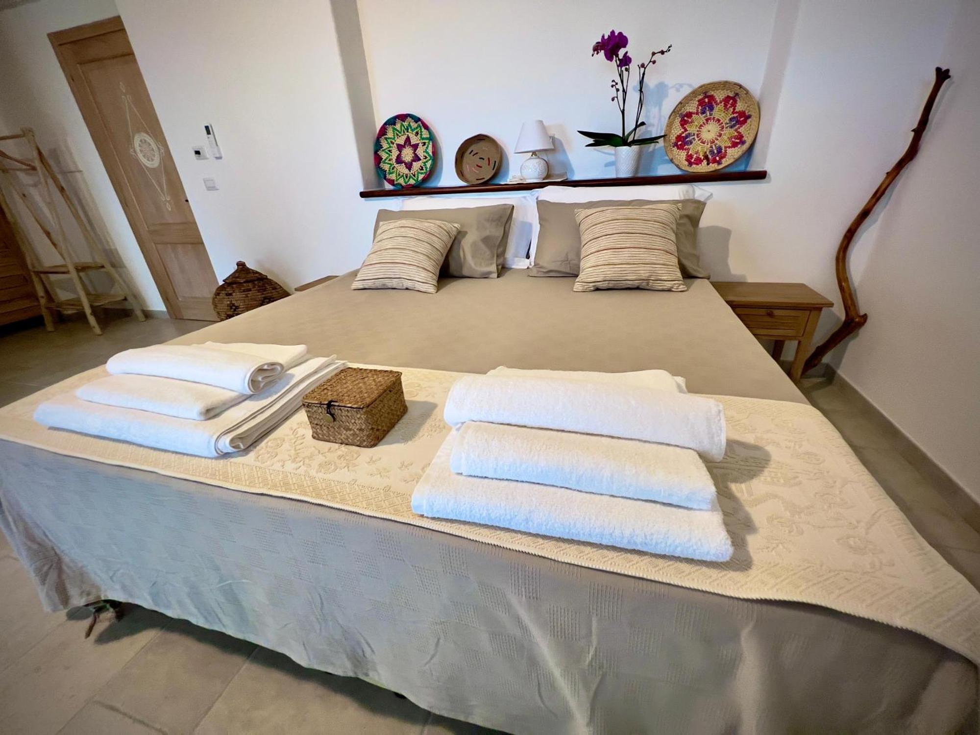 Domus La Roccia Hotel Pozzomaggiore Екстериор снимка