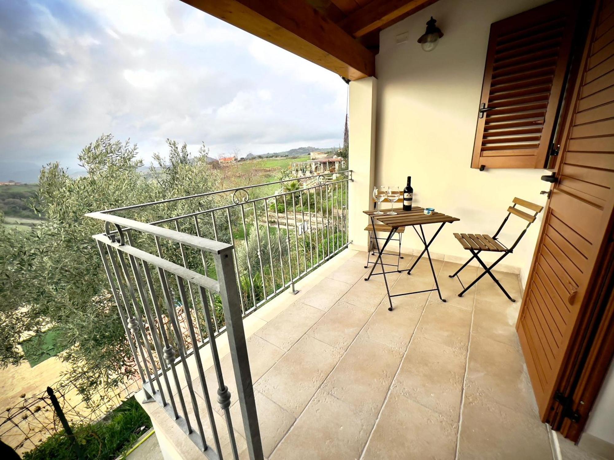 Domus La Roccia Hotel Pozzomaggiore Екстериор снимка