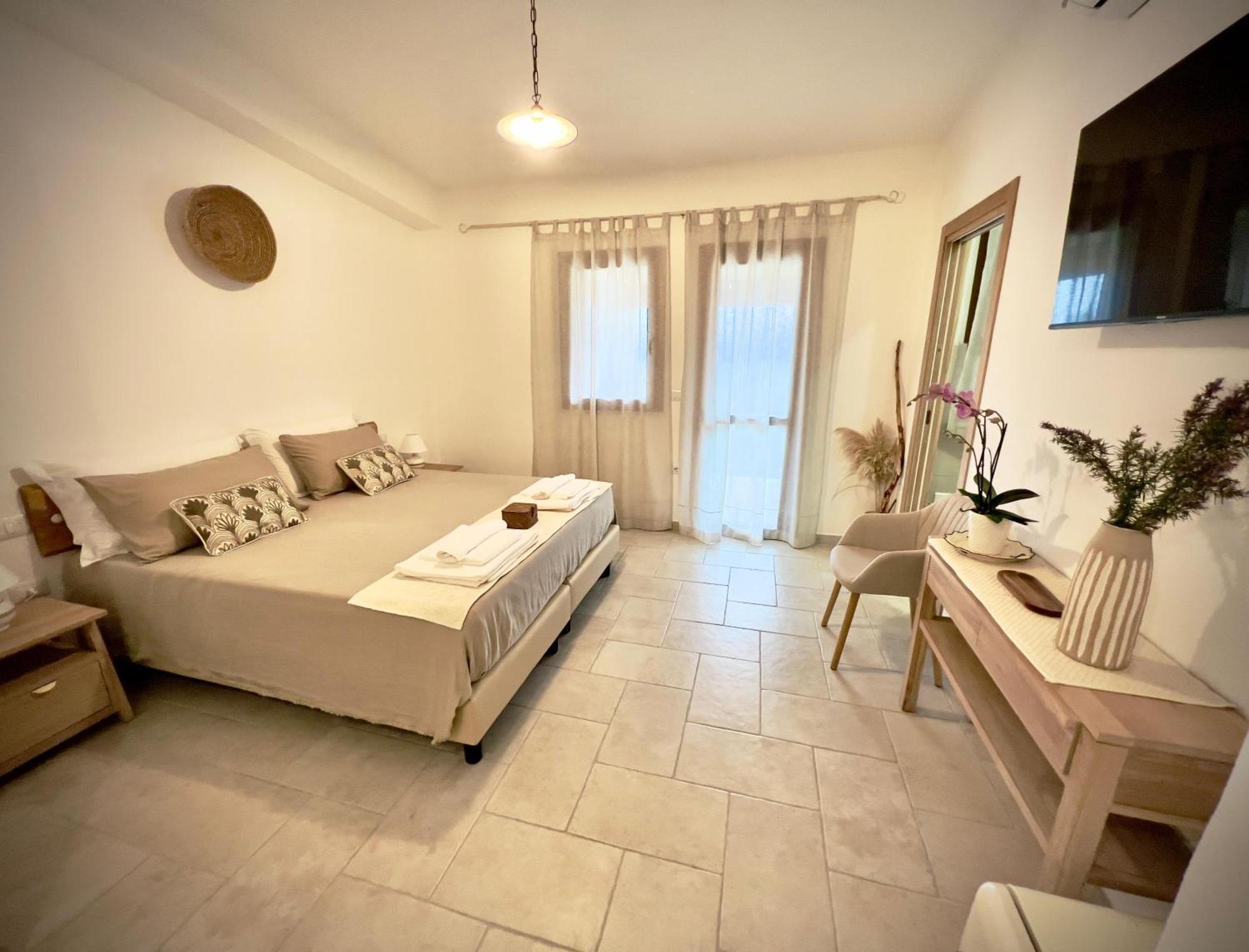 Domus La Roccia Hotel Pozzomaggiore Екстериор снимка