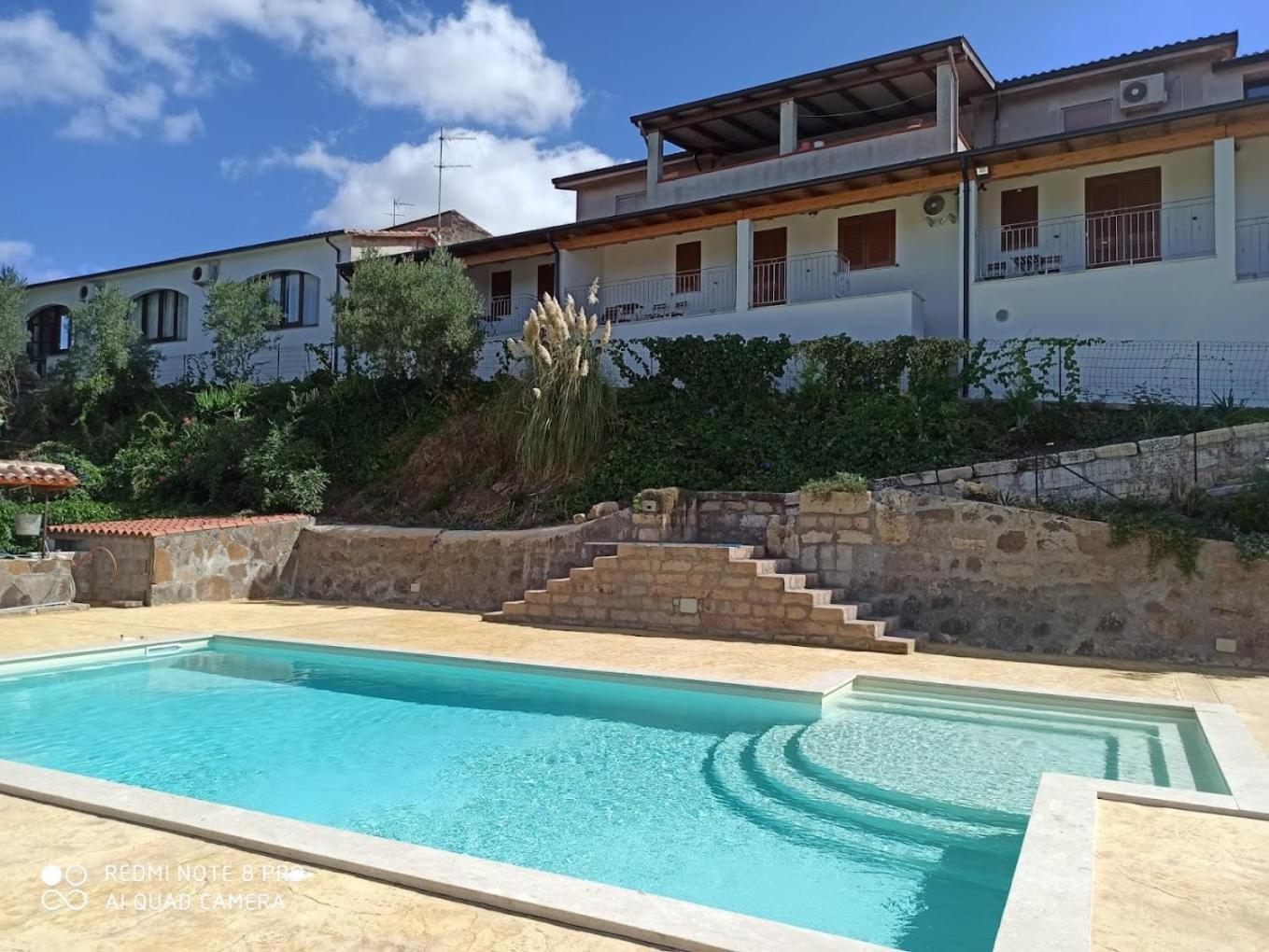 Domus La Roccia Hotel Pozzomaggiore Екстериор снимка